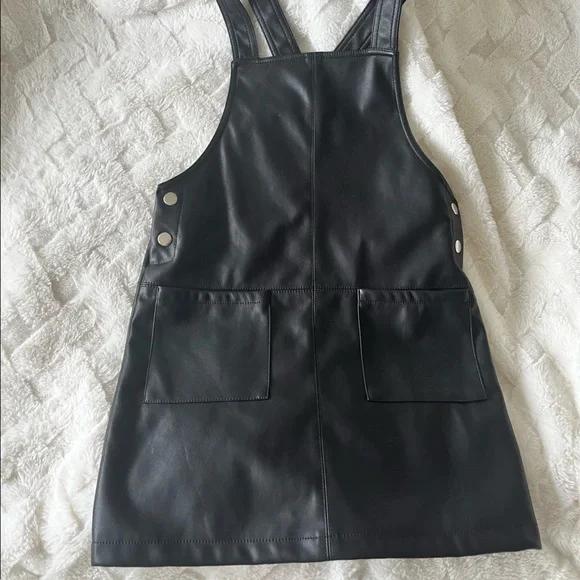 😍Forever 21 Girls faux leather dress! Worn once! Black Stylish - Picture 2 of 4